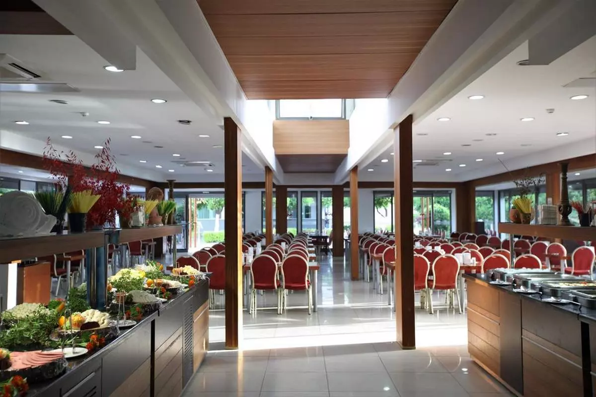 MONNA ROZA GARDEN FOOD (Copy).jpg